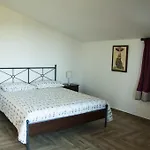 לינה וארוחת בוקר La Civetta